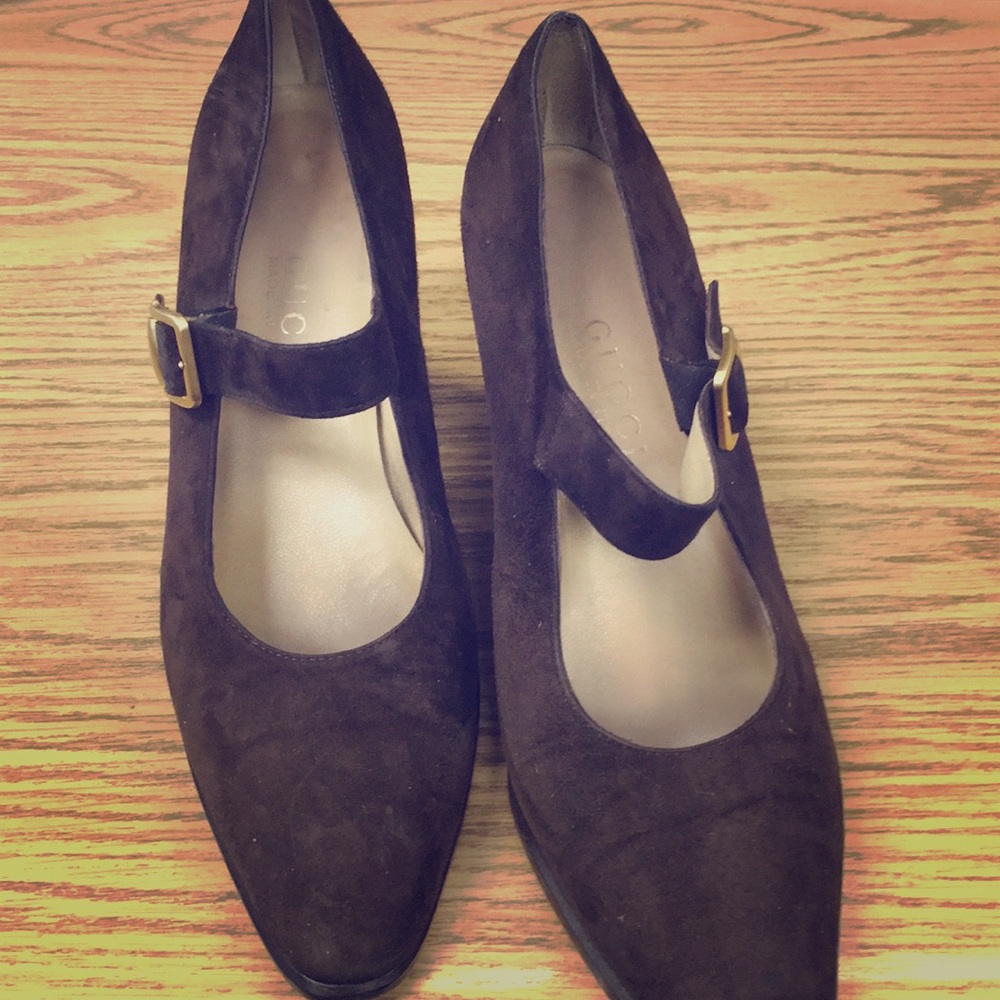 Authentic vintage Gucci shoes.